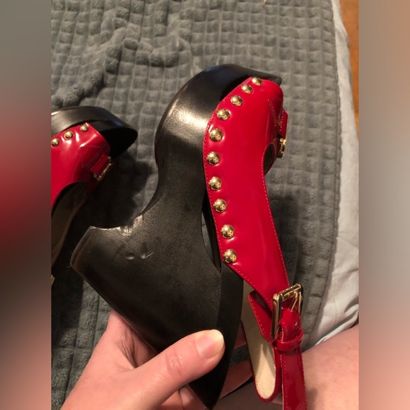 LIKE NEW MICHAEL KORS SLINGBACK WEDGE PATENT LEATHER SANDALS - Picture 8 of 12